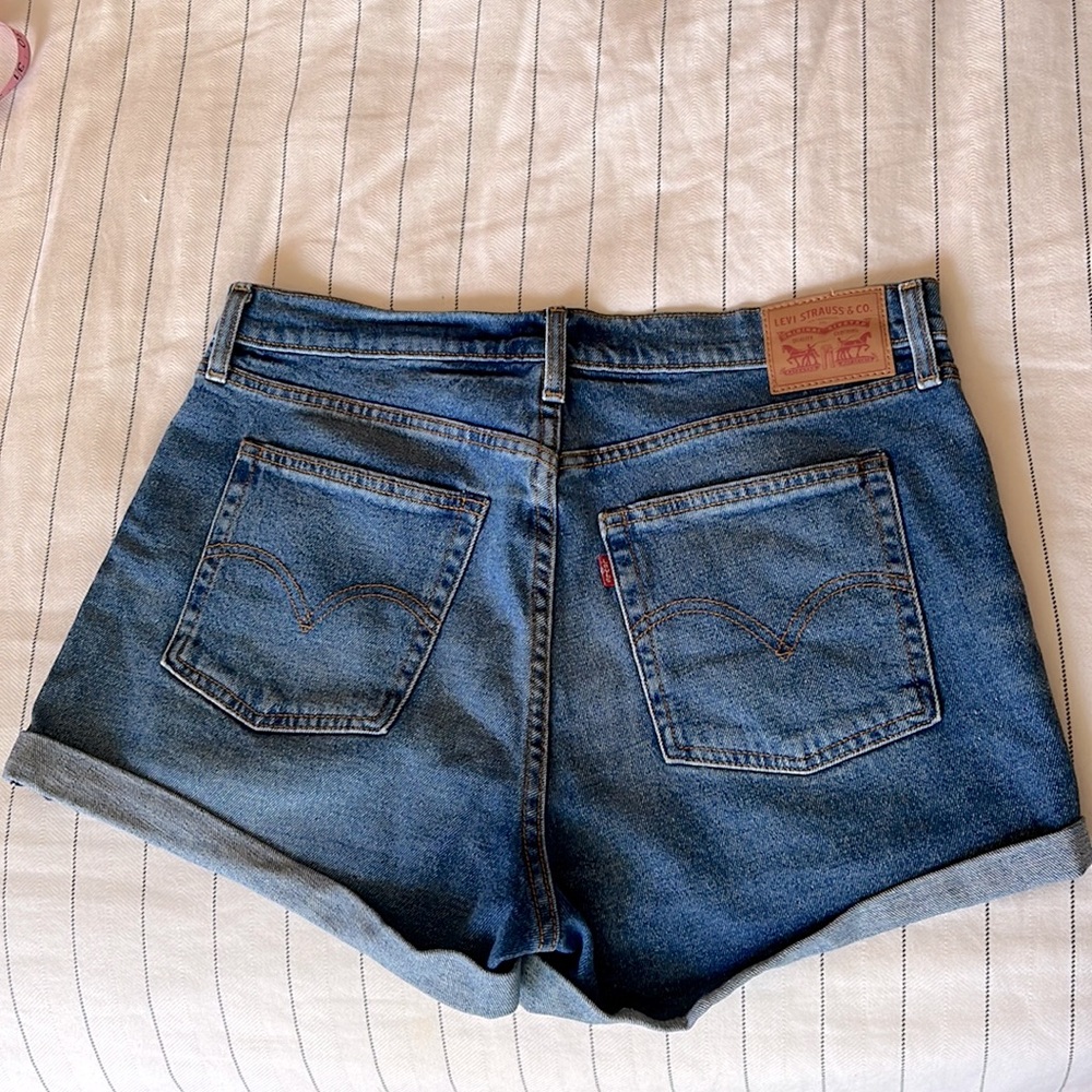 Levi’s shorts size 32